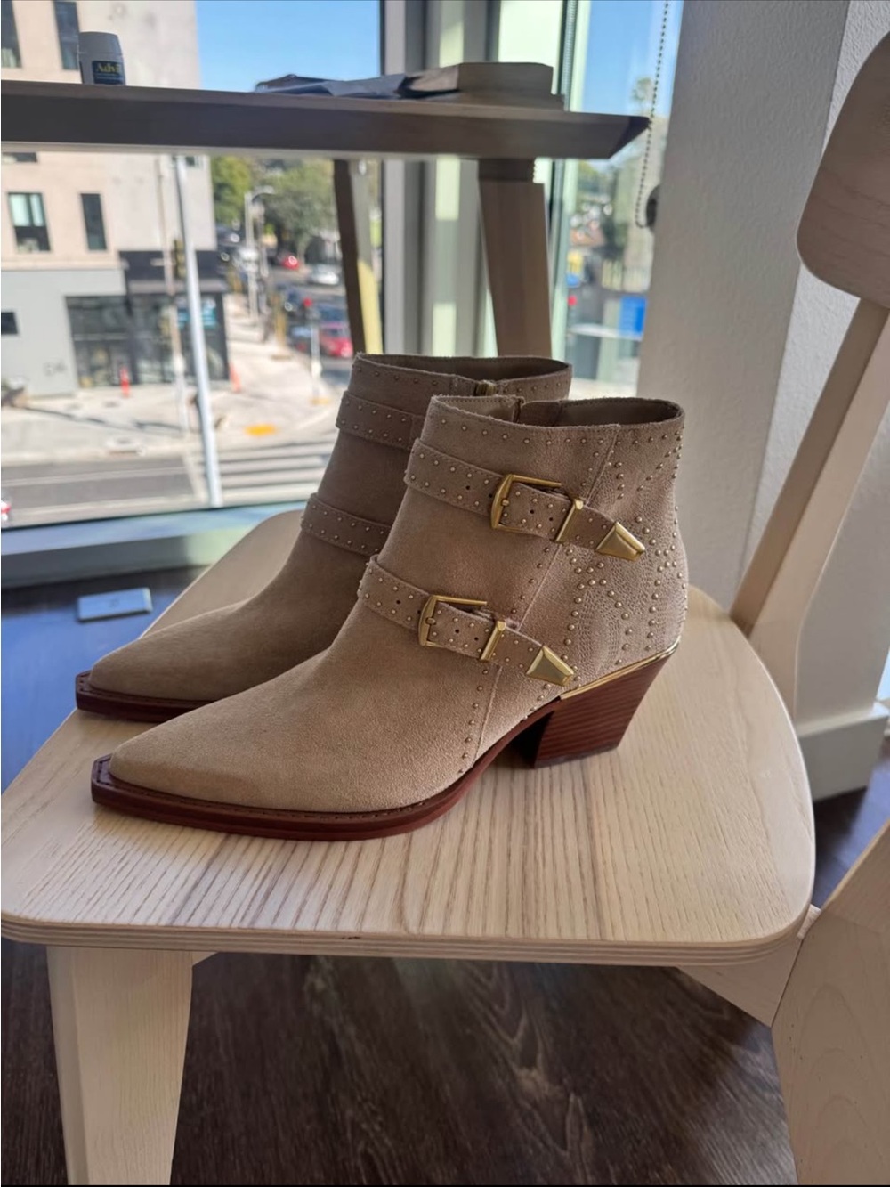 NWT Dolce Vita Ronnie Camel Suede Studded Western Ankle Boots 9 - Picture 4 of 8